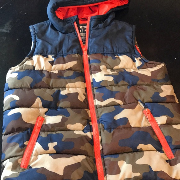 Brothers Other - Near New Boys 12 Brothers Puffy Camo Vest 😊